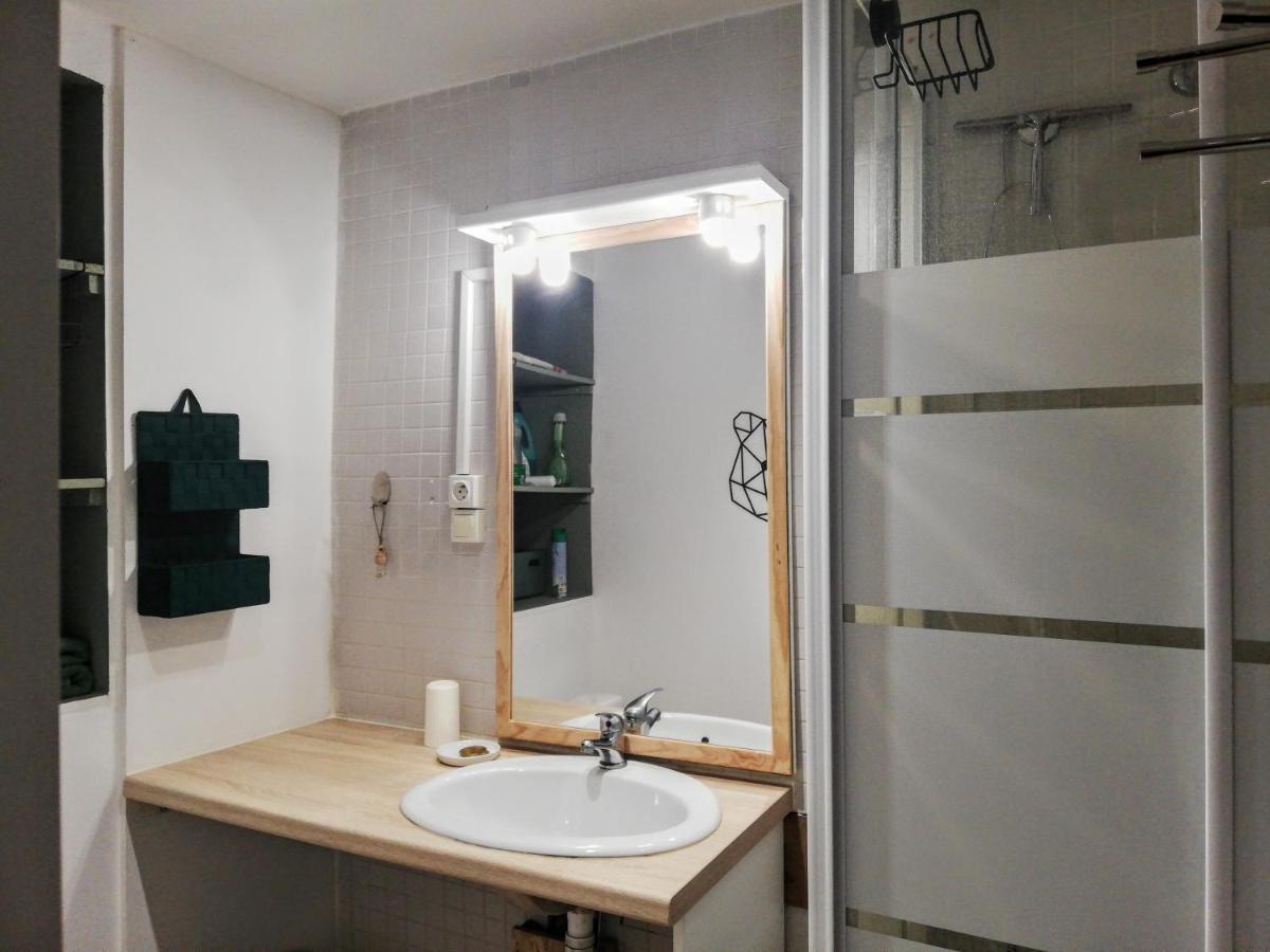 Charmant appartement en centre-ville médiéval Gigean Exterior foto